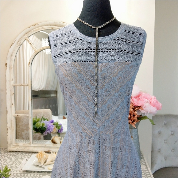 🍒NWT🍒 BCBGMAXAZRIA PERIWINKLE LACE DRESS - Picture 2 of 10